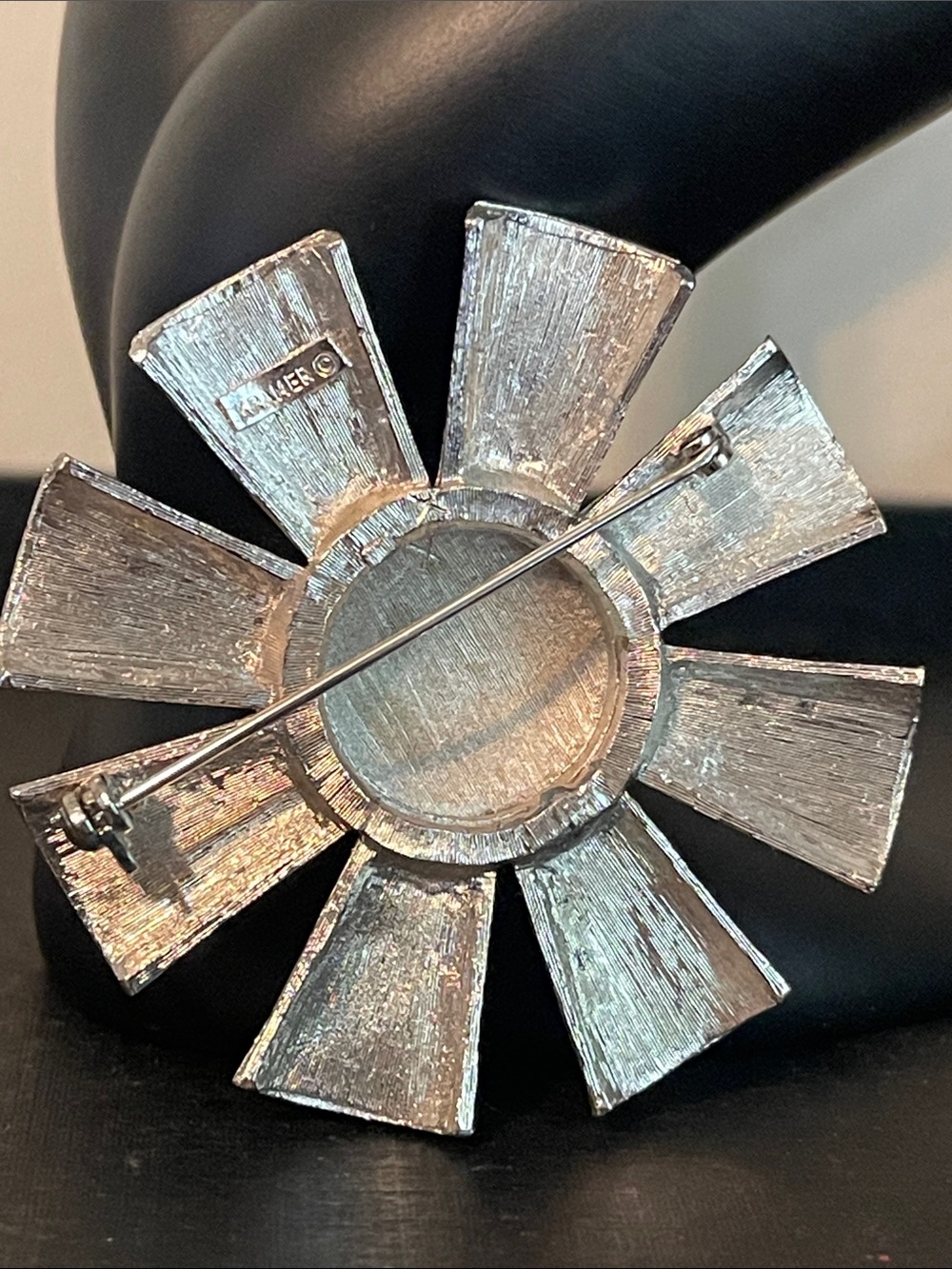 Vintage Kramer Etched Brushed Silver-Tone Flower Brooch - Picture 6 of 7